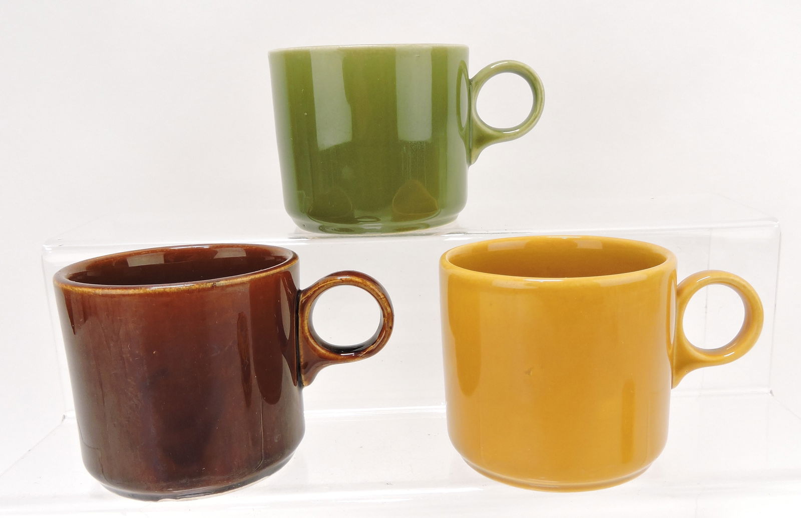 Fiesta Ironstone and Amberstone lot: of 3 mugs, turf green (nick), antique gold, brown