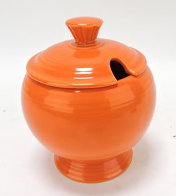 Fiesta marmalade, red, hairline to lid,