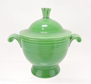 Fiesta sugar, medium green, nick to finial