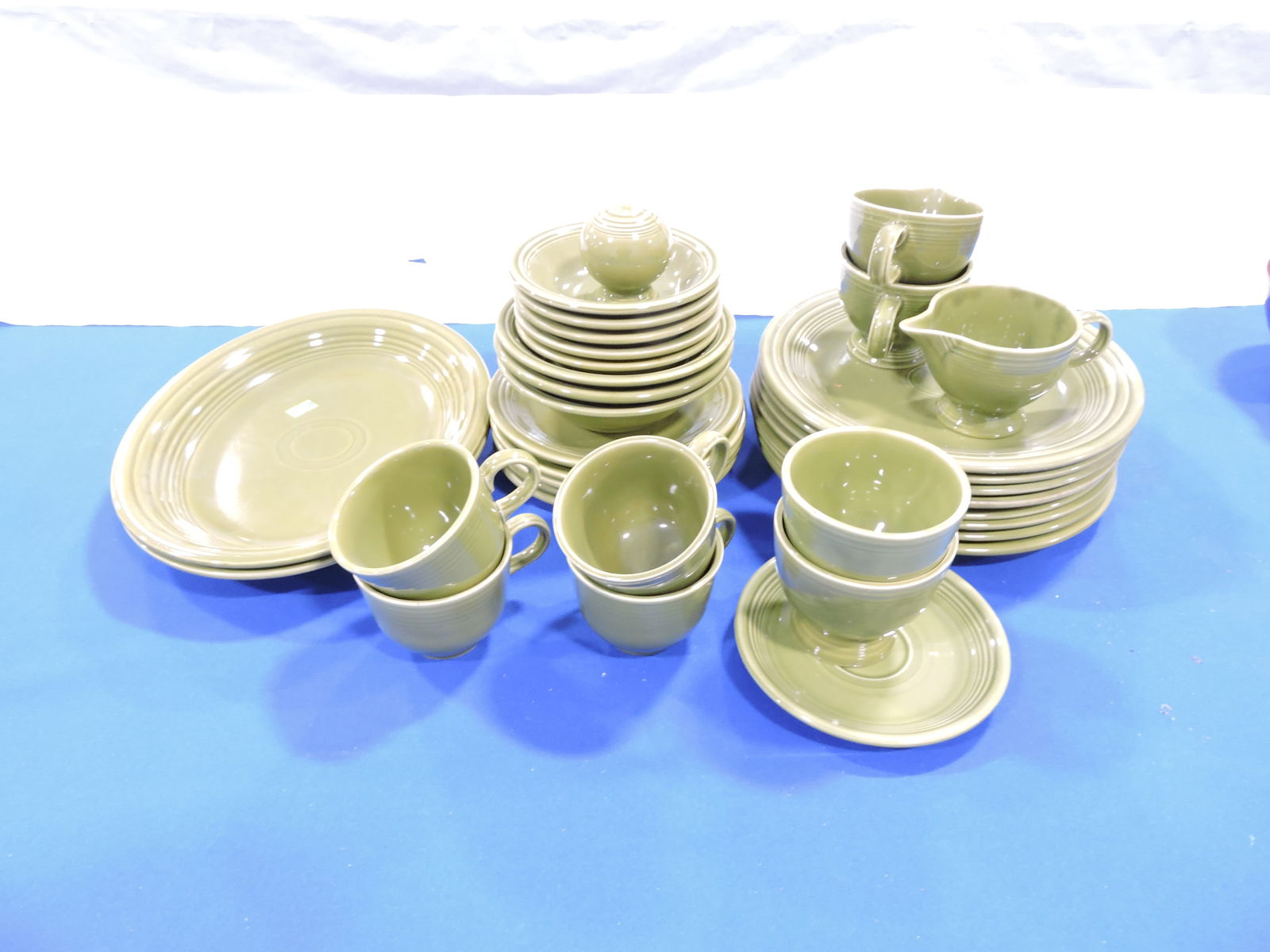 Fiesta Ironstone turf green lot of 34 pcs: .