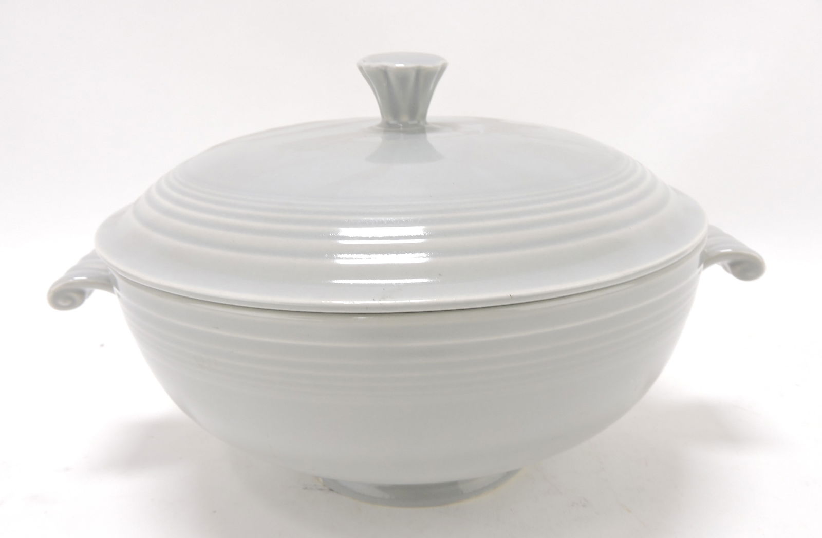 Fiesta casserole, gray, minor nick to (1 of 1)