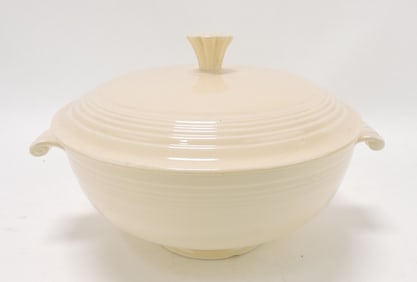 Fiesta casserole, ivory, nick to base