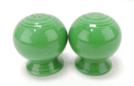 Fiesta pair of shakers, medium green