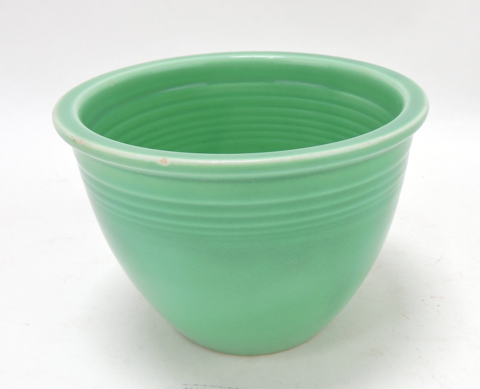Fiesta #1 mixing bowl, green, inside: rings, rim nicks