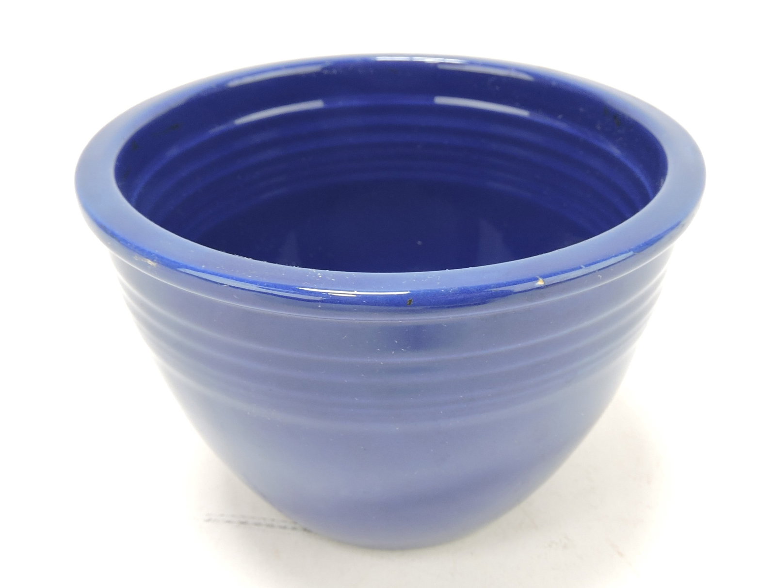 Fiesta #2 mixing bowl, cobalt, inside: rings, rim nick