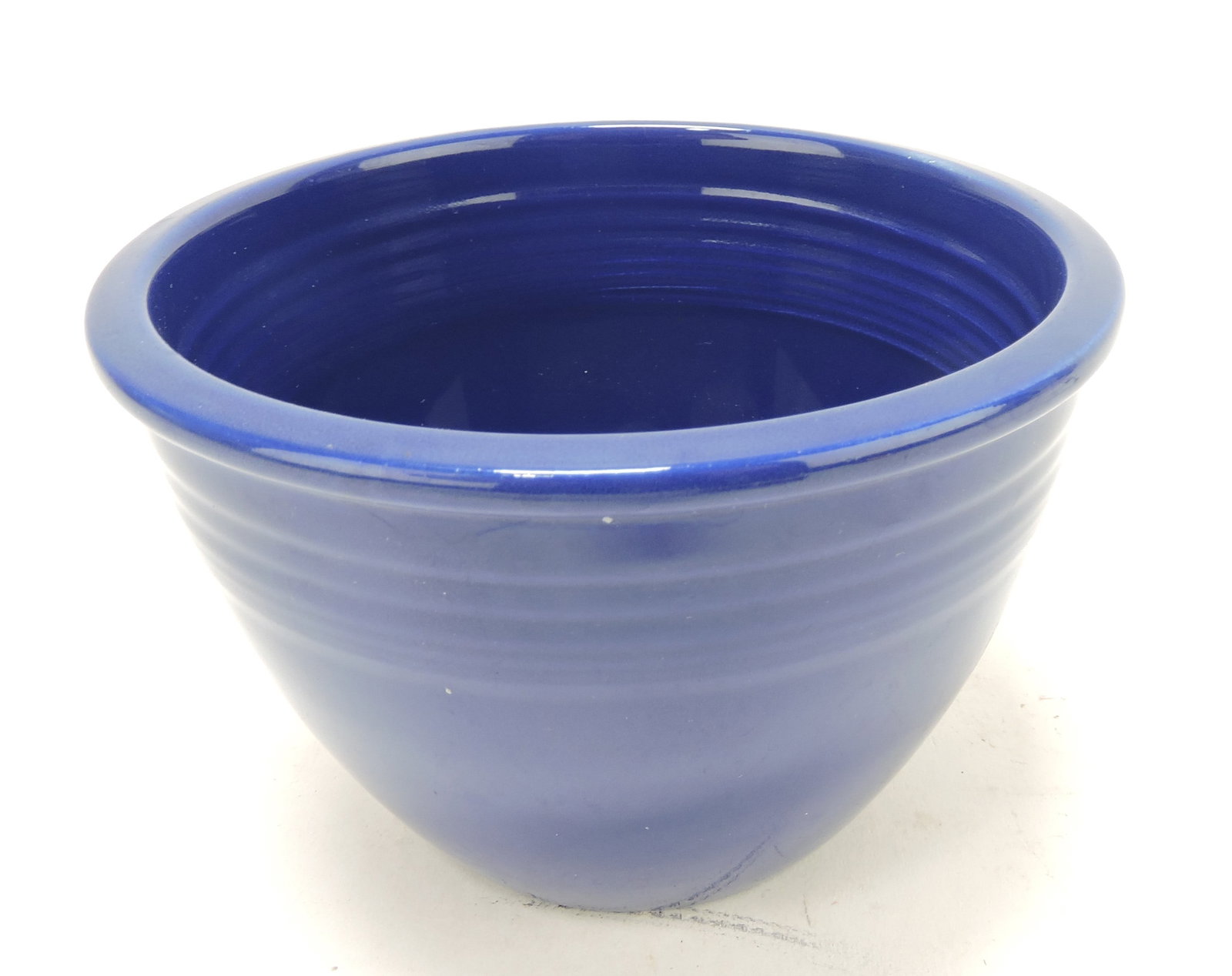 Fiesta #2 mixing bowl, cobalt, inside: rings, base rim nick