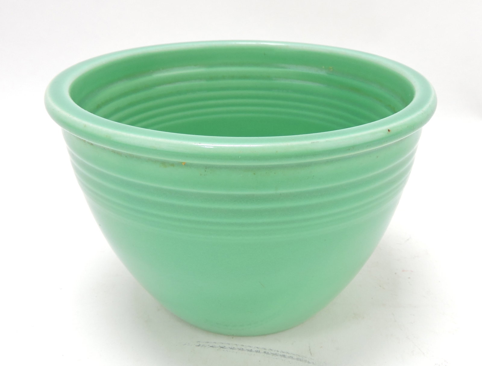Fiesta #2 mixing bowl, green, inside: rings, rim nick