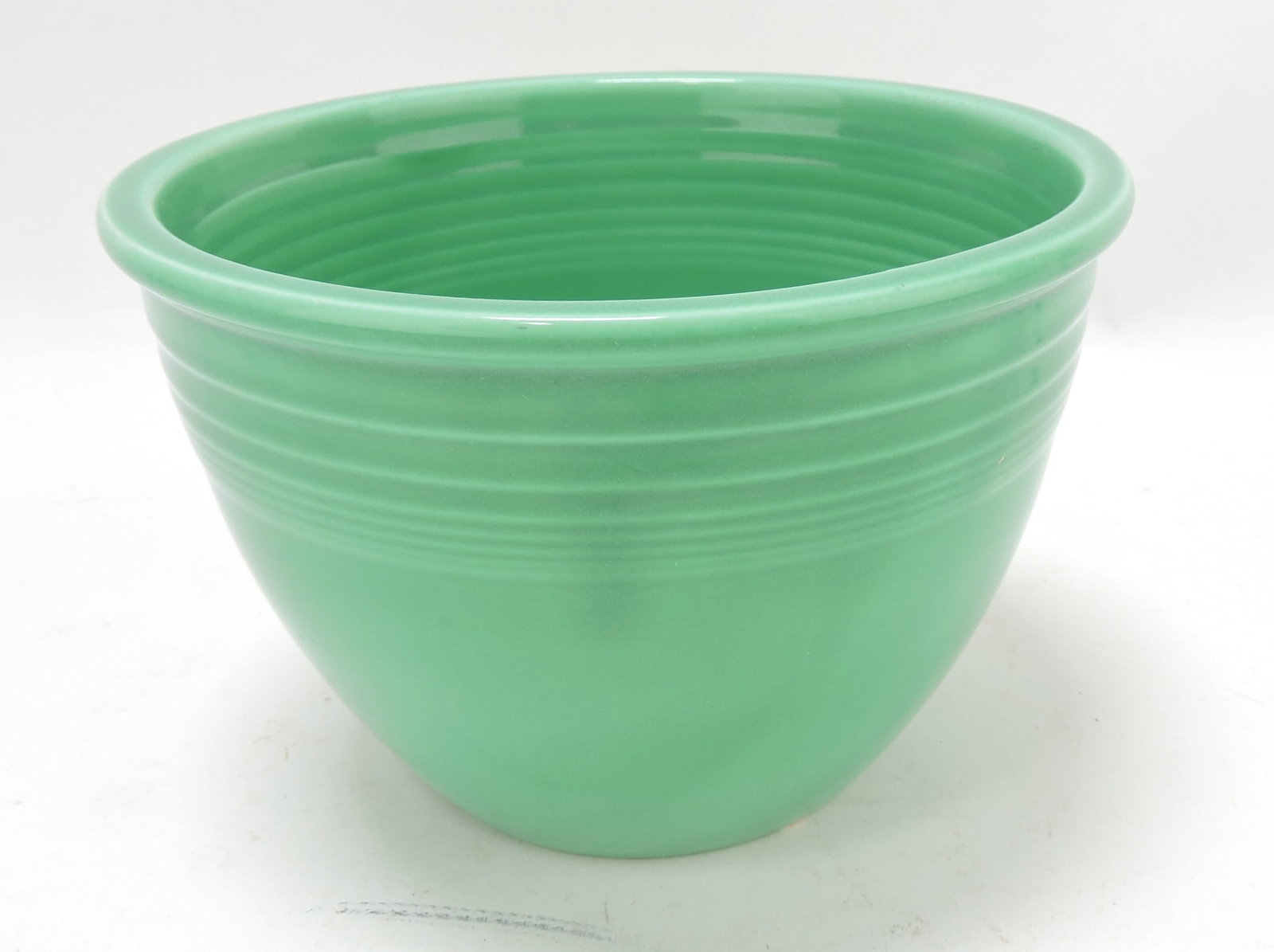 Fiesta #3 mixing bowl, green, inside: rings, rim nick