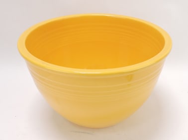 Fiesta #7 mixing bowl, yellow, minor