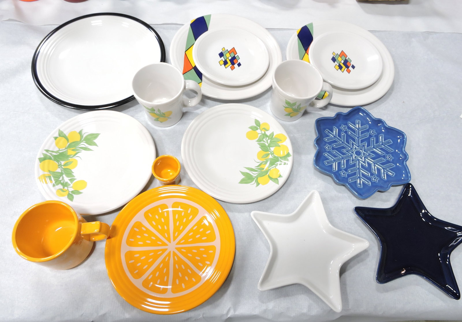 Fiesta Post 86 lot of 15 assorted pieces: .