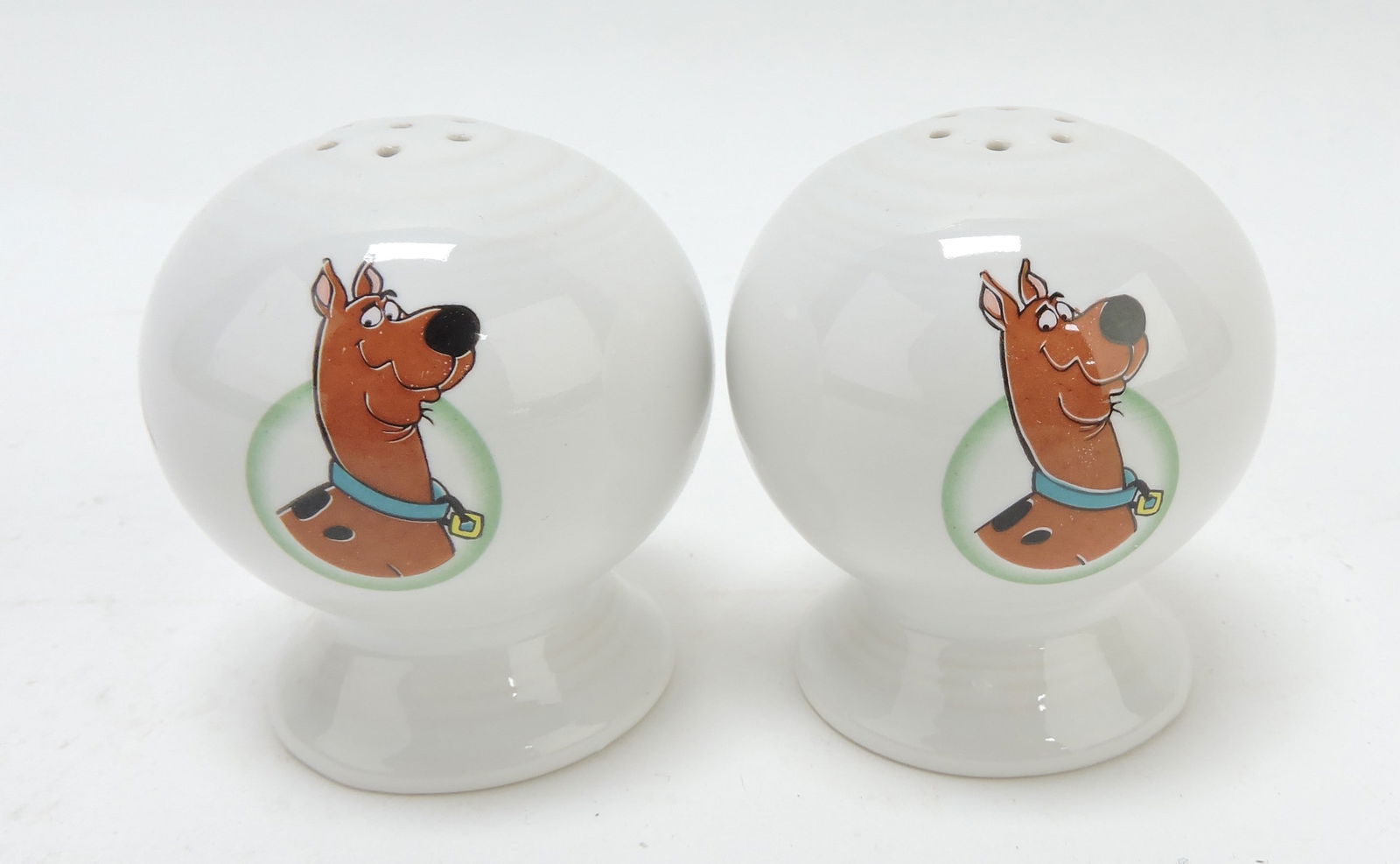 Fiesta Post 86 pair of white Warner Bros (1 of 2)