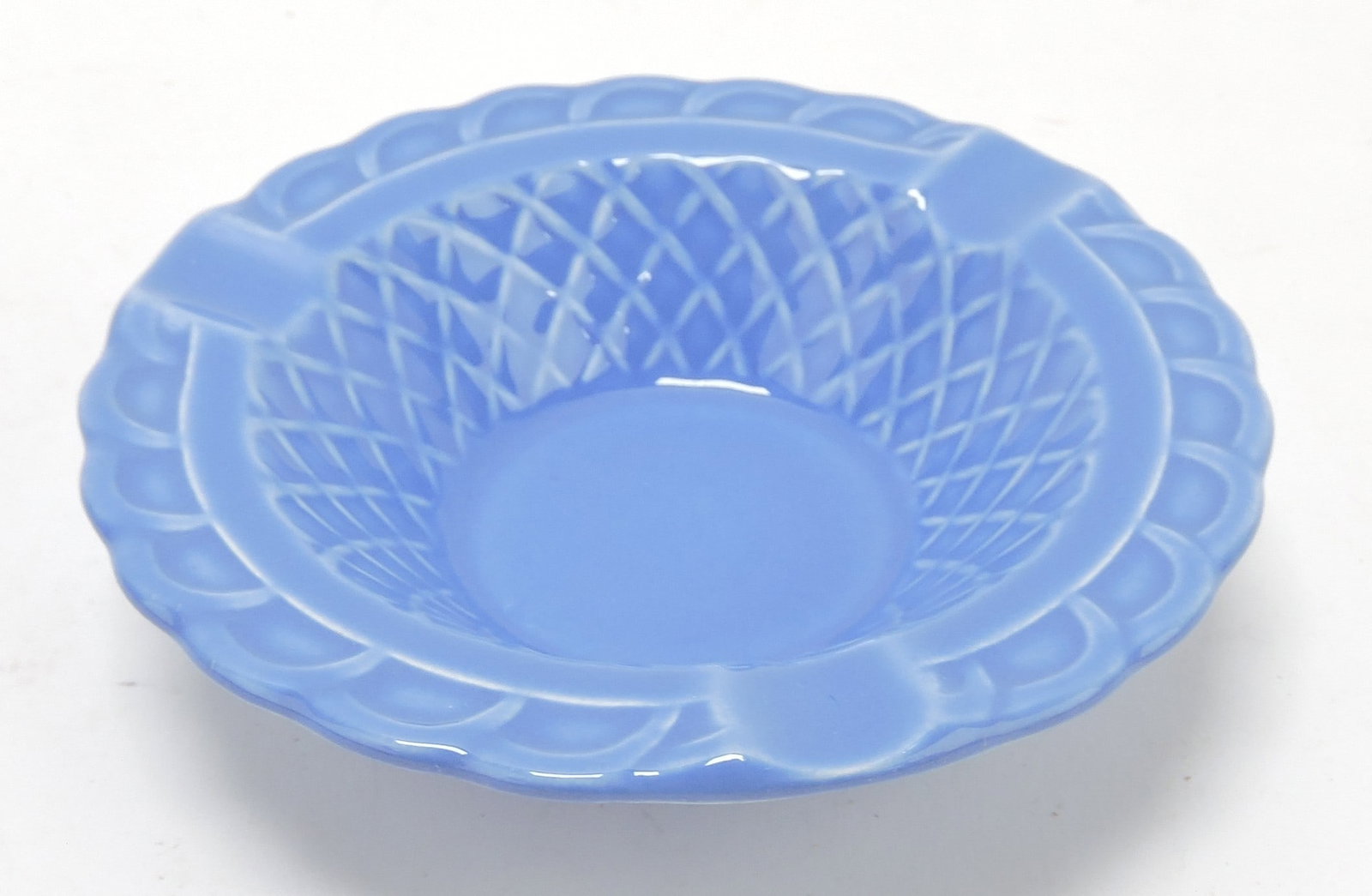 Harlequin basketweave ashtray, 4 1/2",: mauve blue
