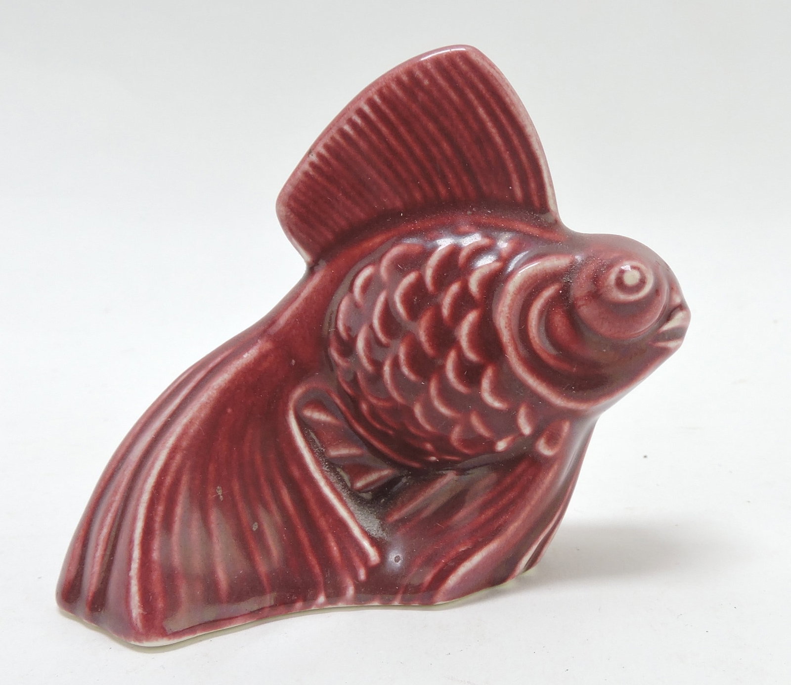 Harlequin animal, fish, maroon, 3": .