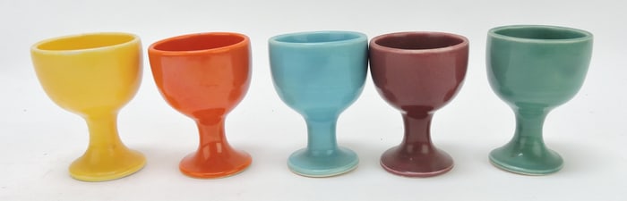 Harlequin lot of 5 single egg cups,