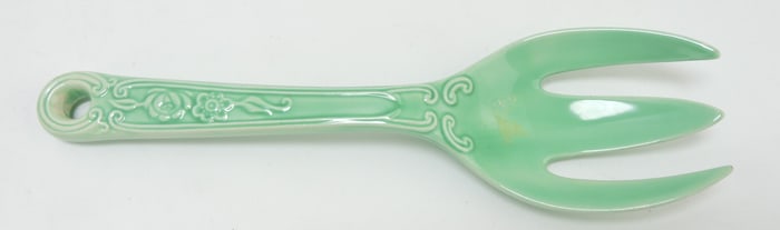 Kitchen Kraft fork, green, minor nick to tip,