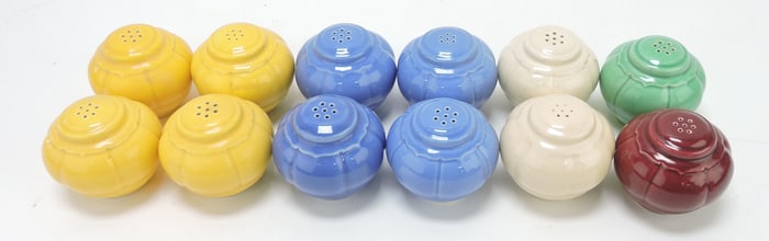 Riviera lot of 5 pair and 2 single shakers,