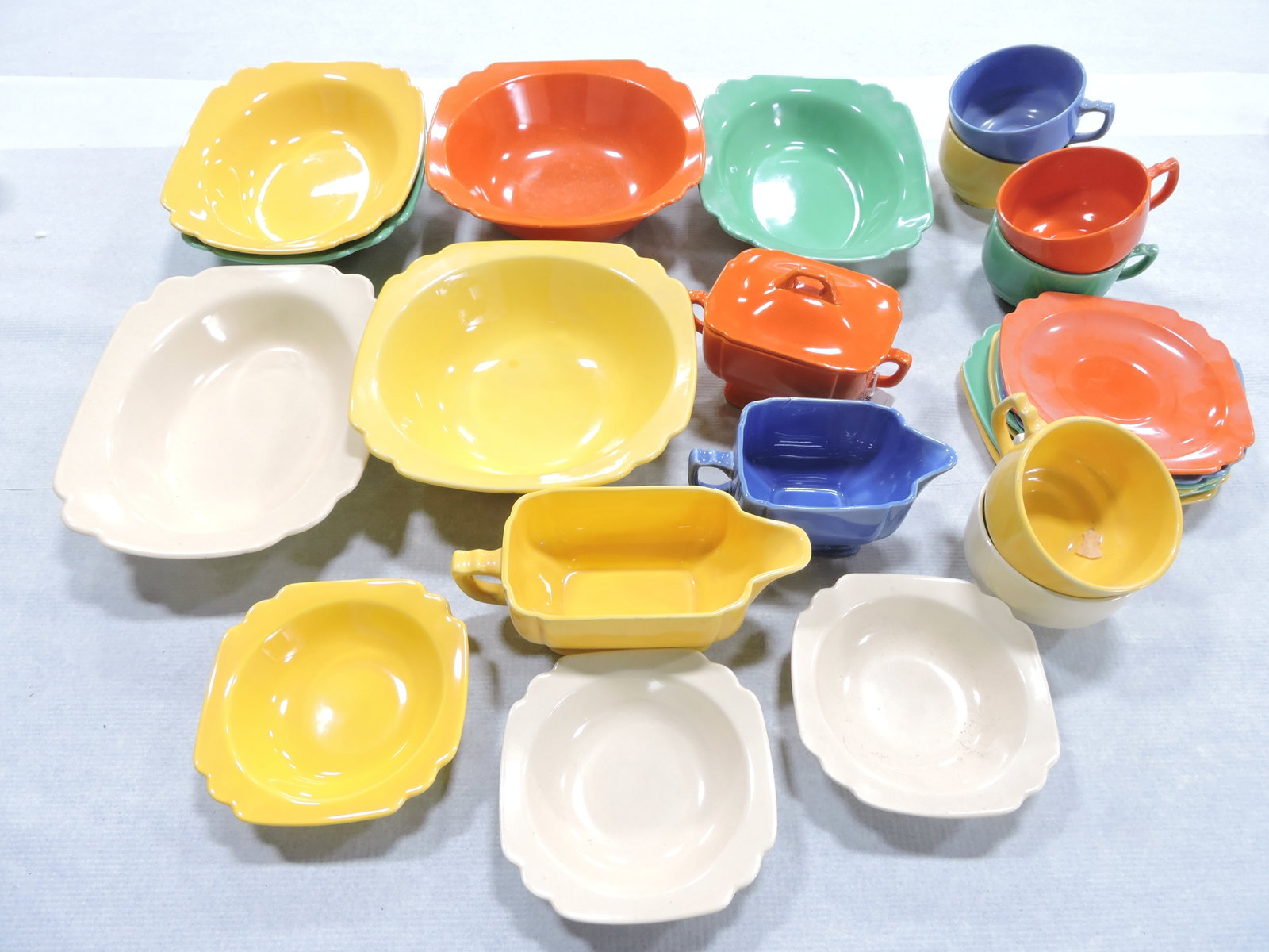 Riviera lot of 24 pieces, various condition: .