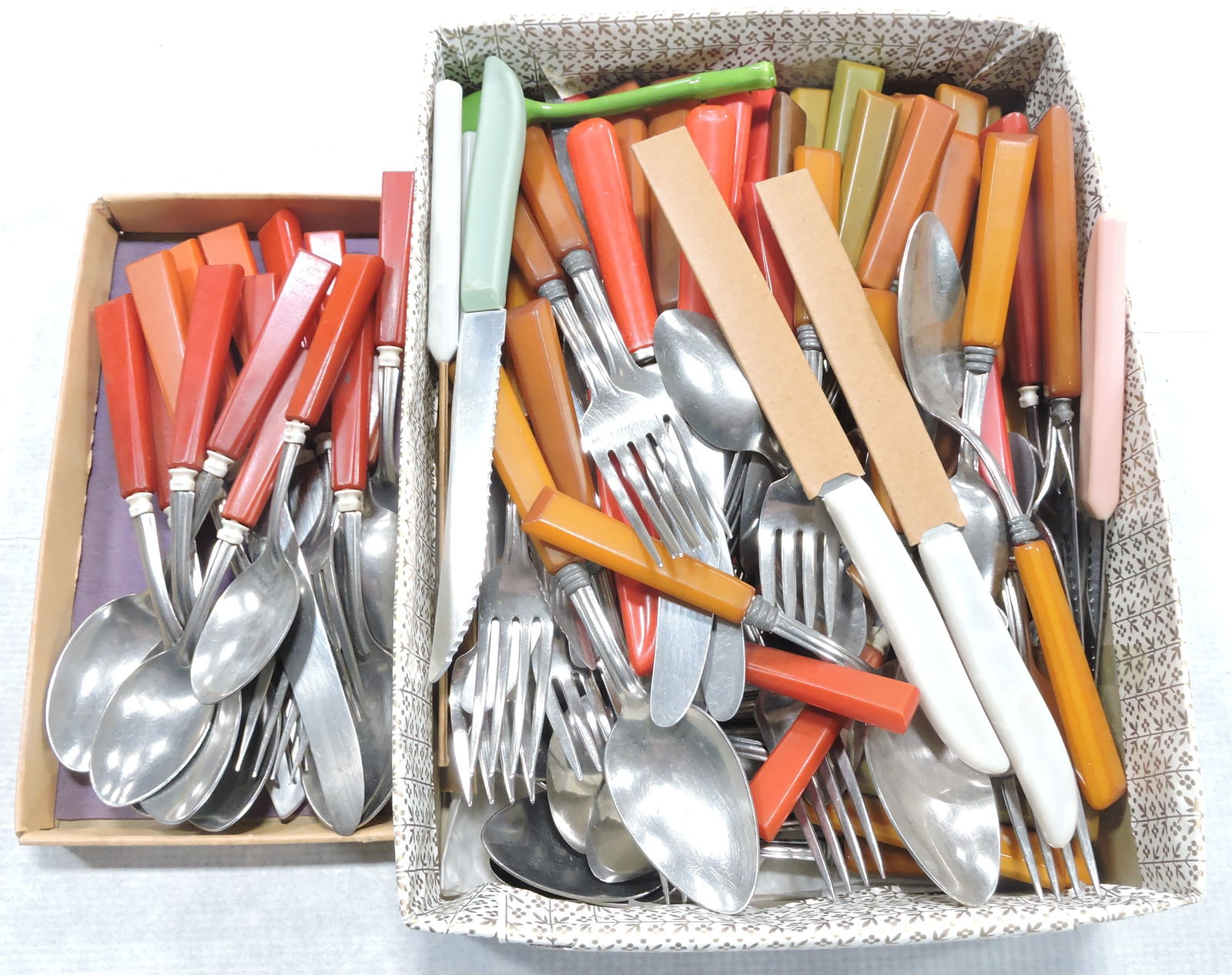 Large lot of Bakelite flatware (1 of 1)