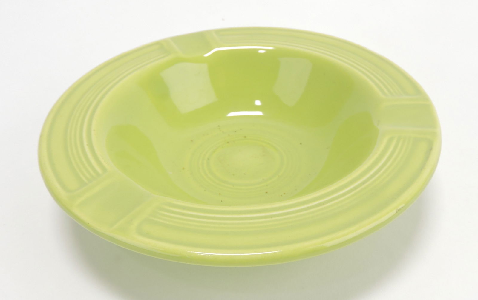 Fiesta ashtray, chartreuse (1 of 1)