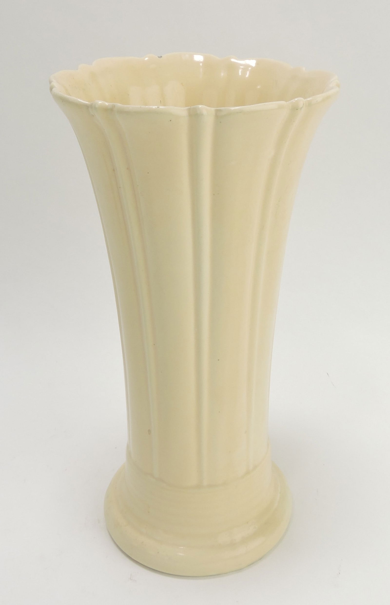 Fiesta 10" flower vase, ivory, rim nick (1 of 2)