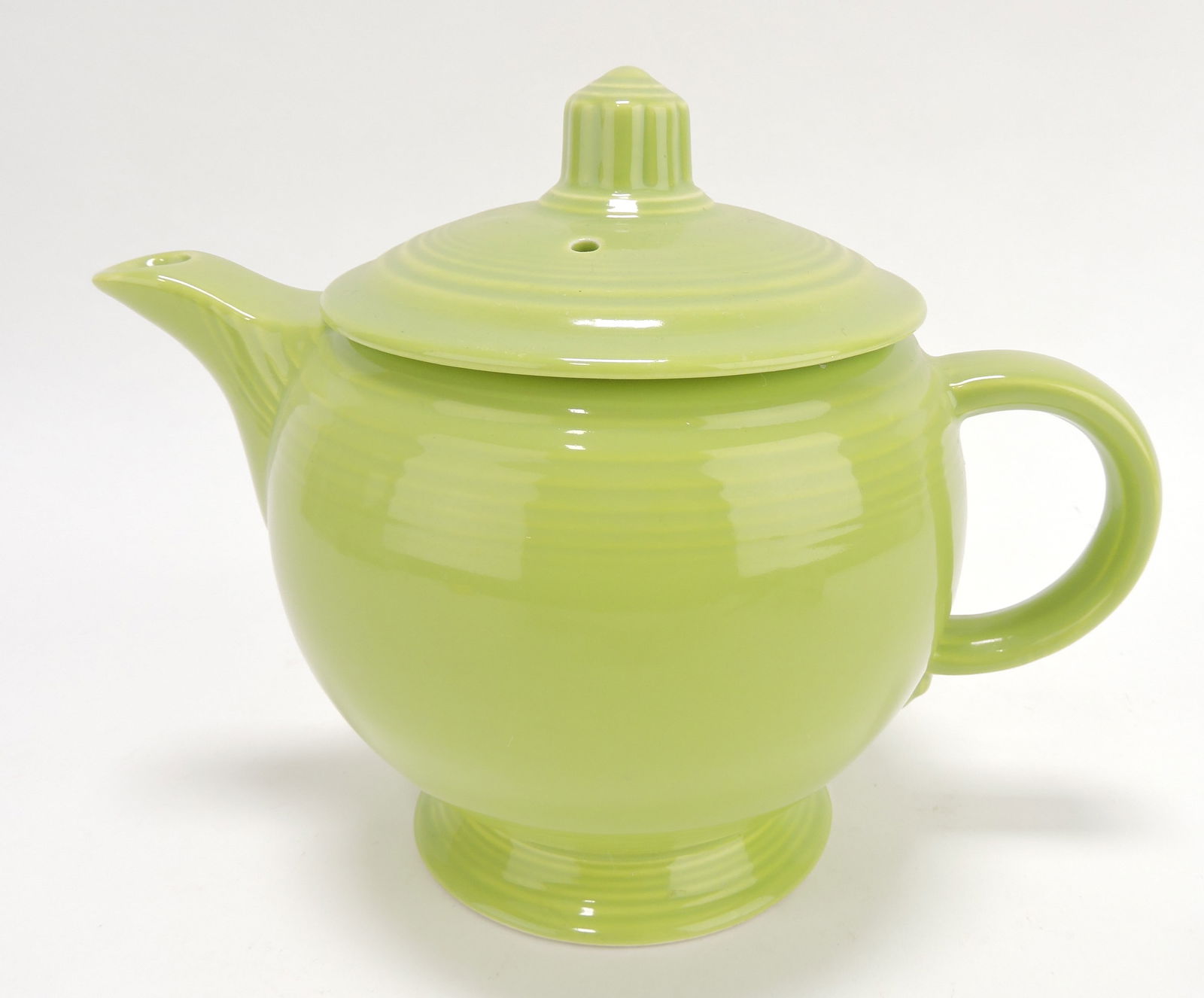 Fiesta medium teapot, chartreuse (1 of 1)