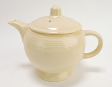 Fiesta medium teapot, ivory
