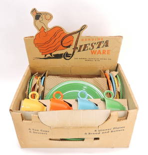 Fiesta 1959 dinner set in original display: box, 16 pieces, medium green, red, turquoise, yellow