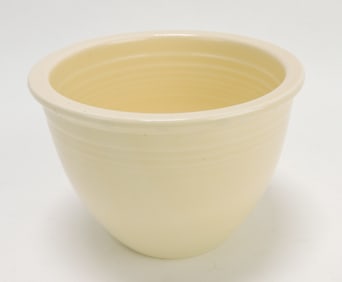 Fiesta #1 mixing bowl, ivory, inside rings