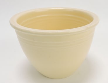 Fiesta #1 mixing bowl, ivory, rim nick