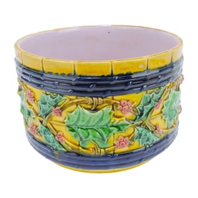 Minton majolica holly & berry bowl,
