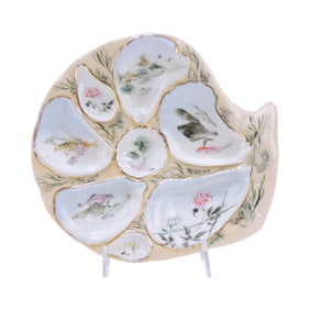 Oriental shell shaped porcelain