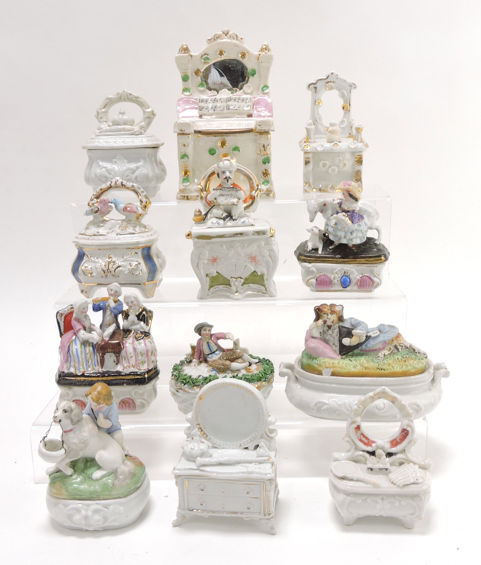 Staffordshire / porcelain lot of 12: trinket boxes, 2" to 5", various condition