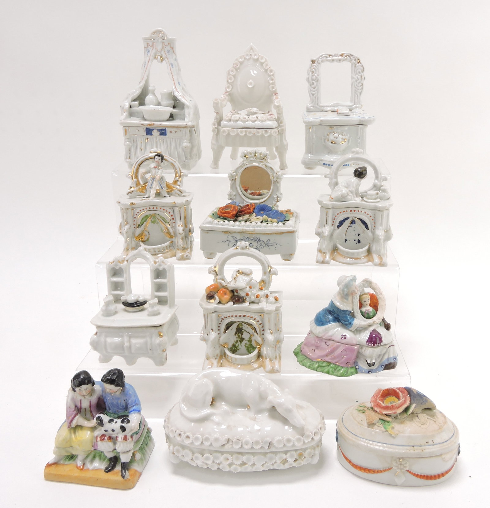 Staffordshire / porcelain lot of 12: trinket boxes, 2" to 5", various condition