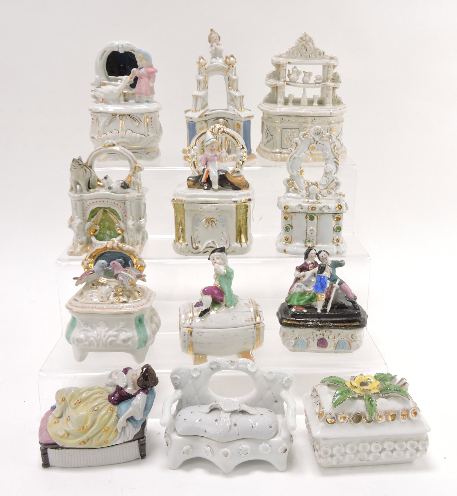 Staffordshire / porcelain lot of 12: trinket boxes, 2" to 5", various condition