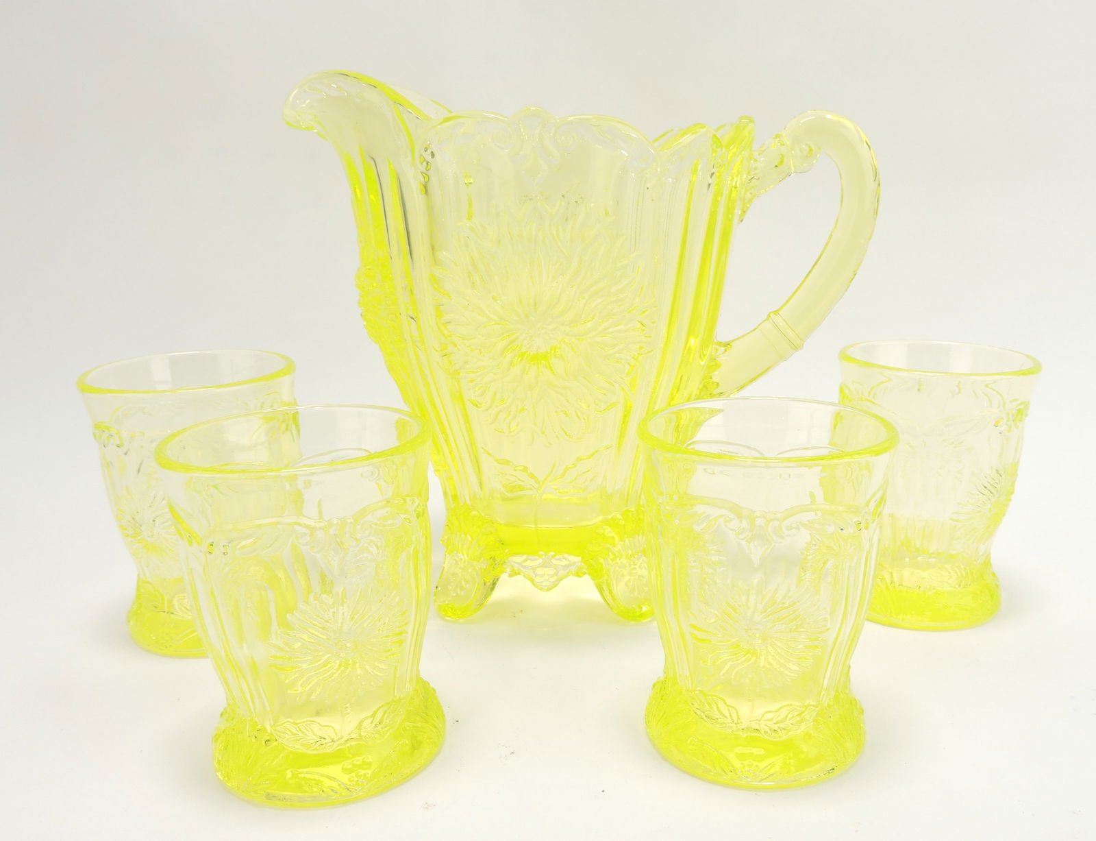 Moser vaseline uranium glass (1 of 1)