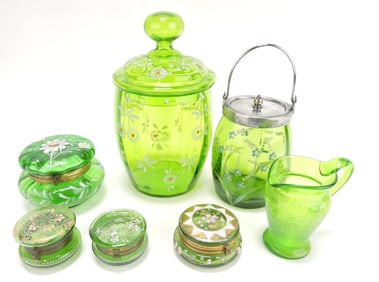 Emerald green lot of 7 pieces: