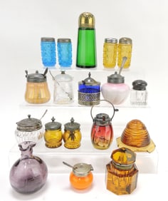 Lot of 18 condiments and 2 ink wells,