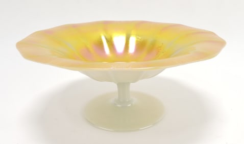 Steuben Calcite art glass comport,