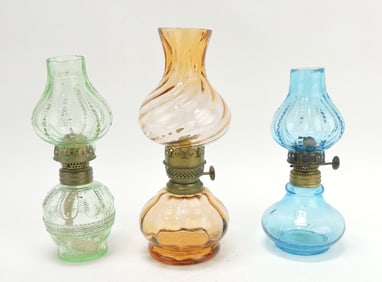 Lot of 3 miniature oil lamps,