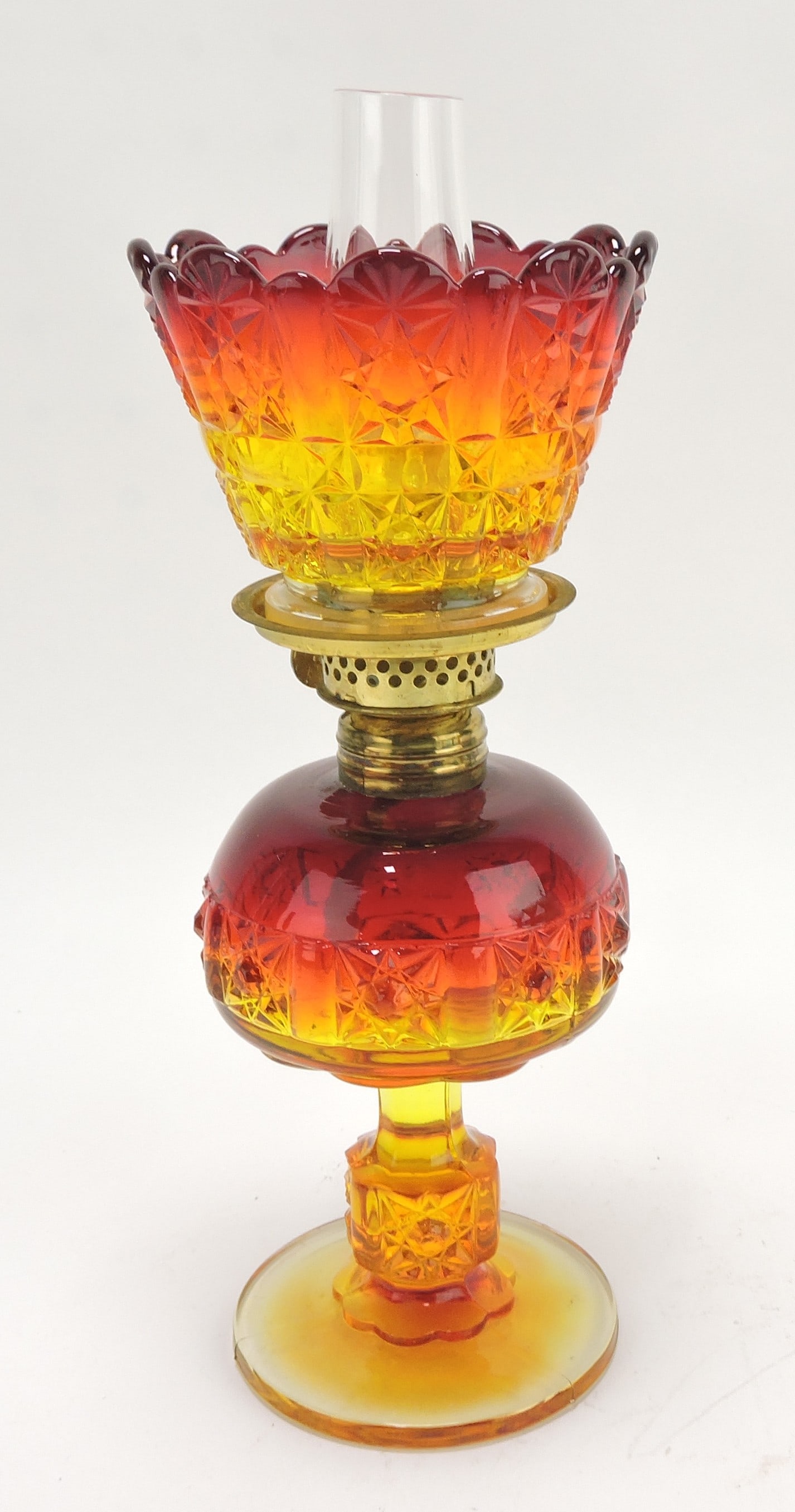 Amberina daisy and cube miniature oil: lamp, 8", Smith p200 fig 482, nick to bottom rim of shade