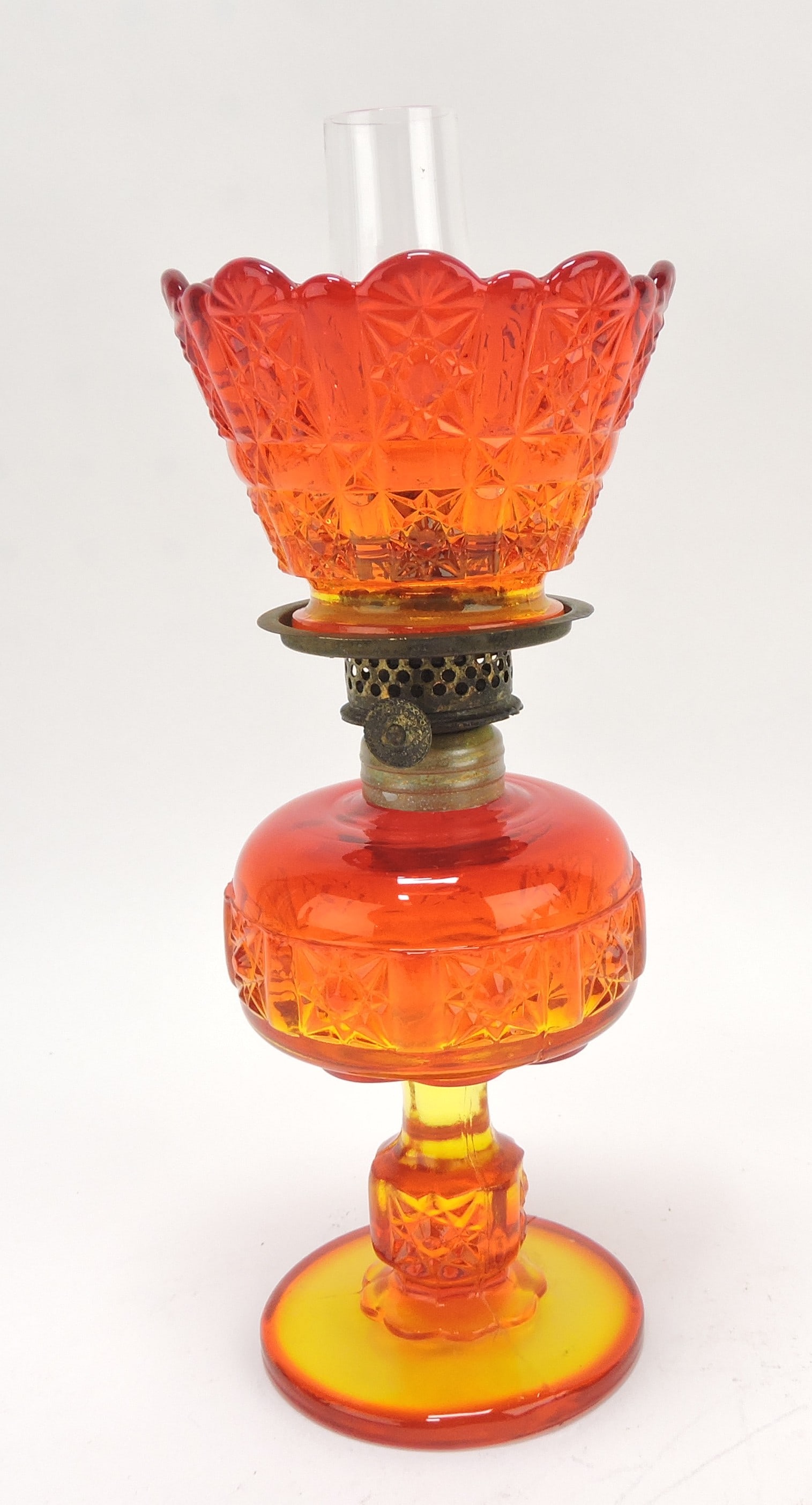 Amberina daisy and cube miniature oil: lamp, 8", Smith p200 fig 482, nick to bottom rim of shade