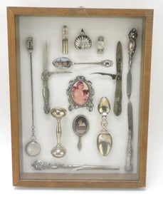 Frame of dresser accessories, rattle,