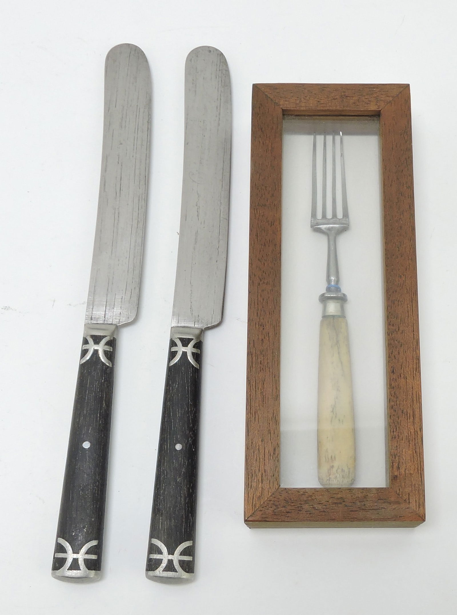 Pair of early wood handles knives and: bone handled fork, 9"