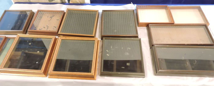 Lot of 13 display cases, largest