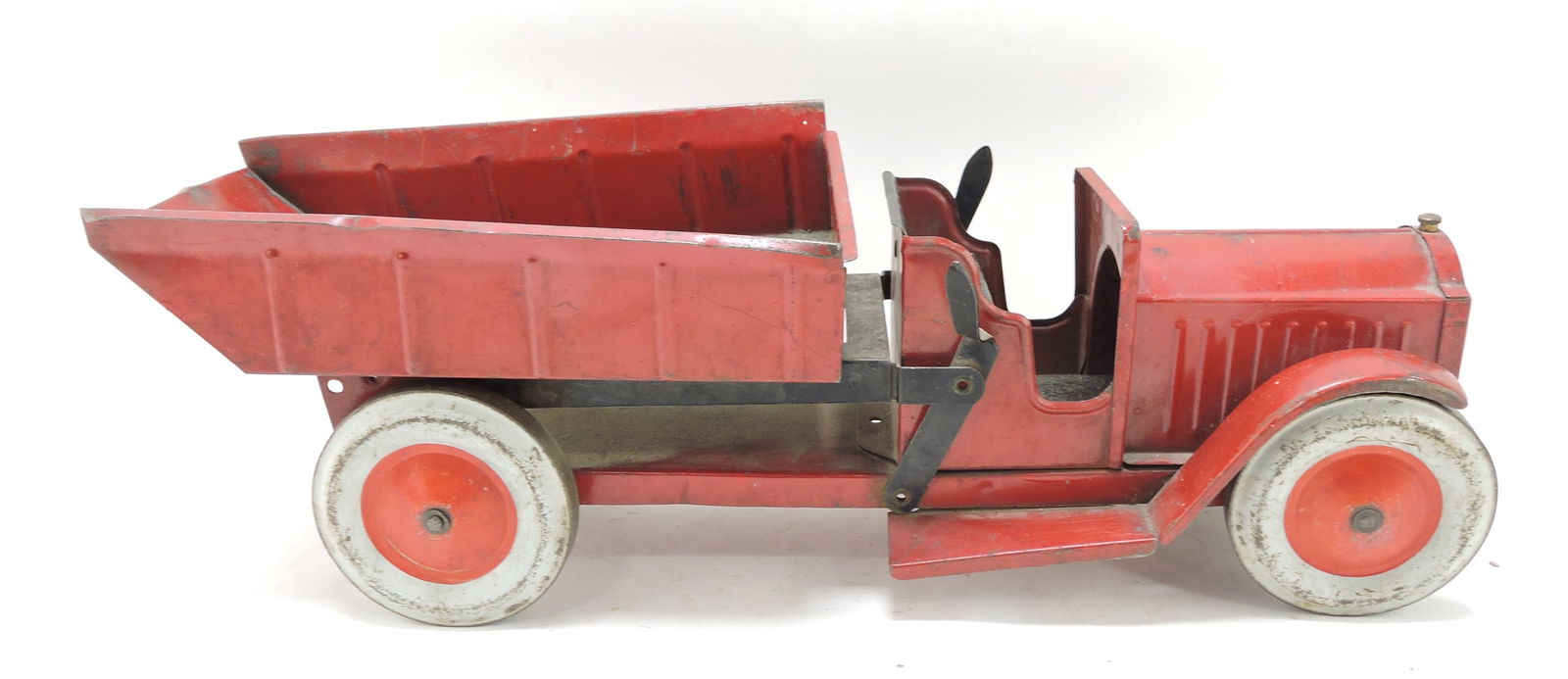 Structo pressed steel dump truck, (1 of 3)