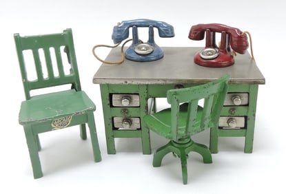 Arcade cast iron doll house/child's
