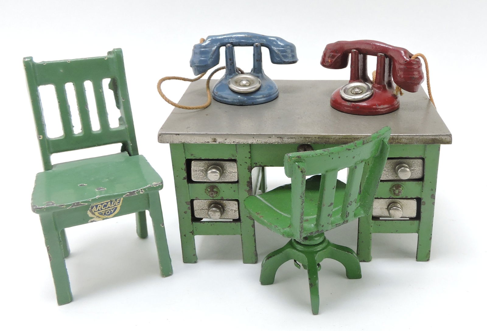 Arcade cast iron doll house/child's (1 of 1)