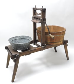 1889 salesman sample/child's tub