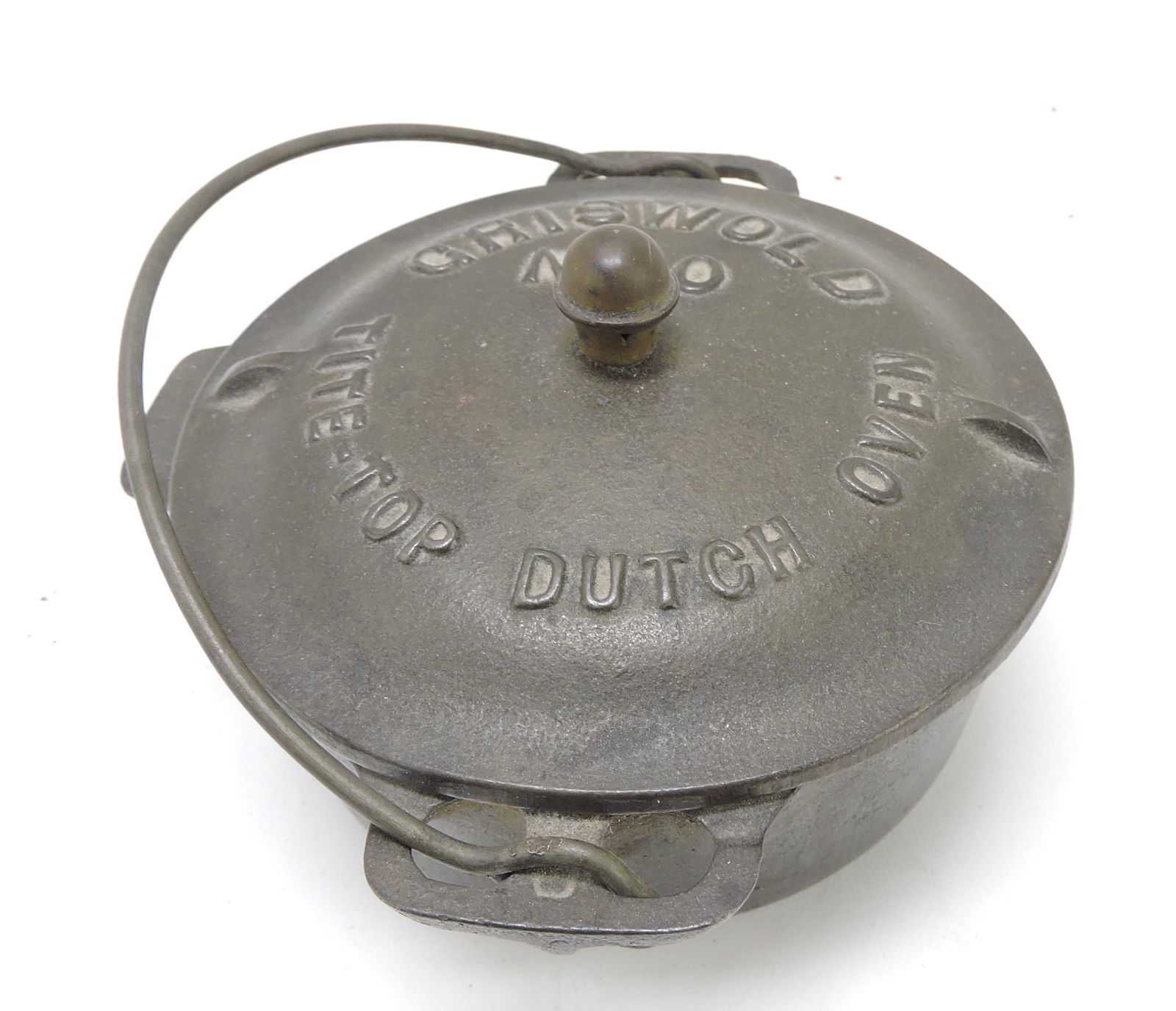 Griswold No 0 cast iron dutch oven,: 5"d