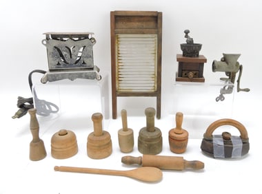 Lot of child's/ doll primitives - Crystal